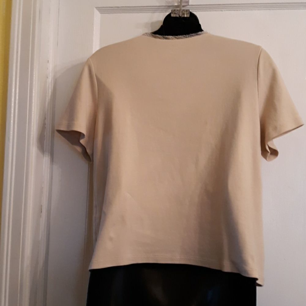 Allison Daley beige with flower top - Picture 4 of 8